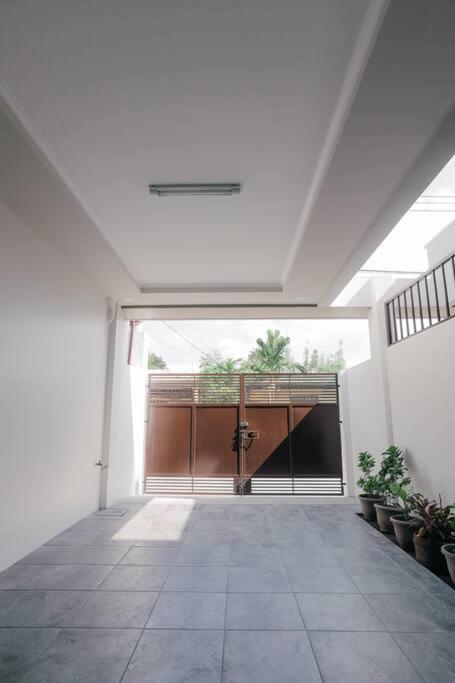 Two Bedroom Residential Home With Own Parking Angeles Exteriér fotografie